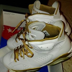 Air retro jordans 6"s size 11 golden moments pack